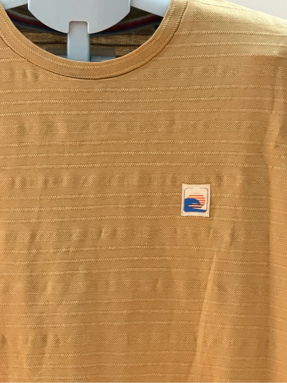 Laguna Textured Crew Neck T-Shirt Men’s Medium Tan Casual Tee Like New - Picture 5 of 10
